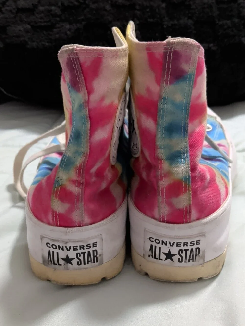 Converse colorful tie